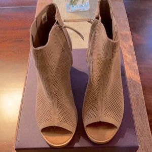 Tom’s Women’s booties. Size 10